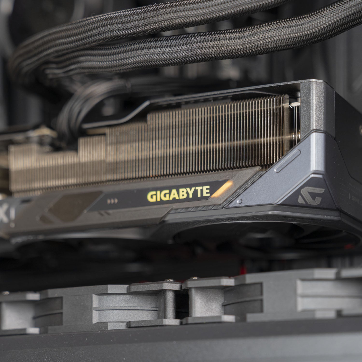 Antec P30 AIR case open showing RTX 5080 16GB installed