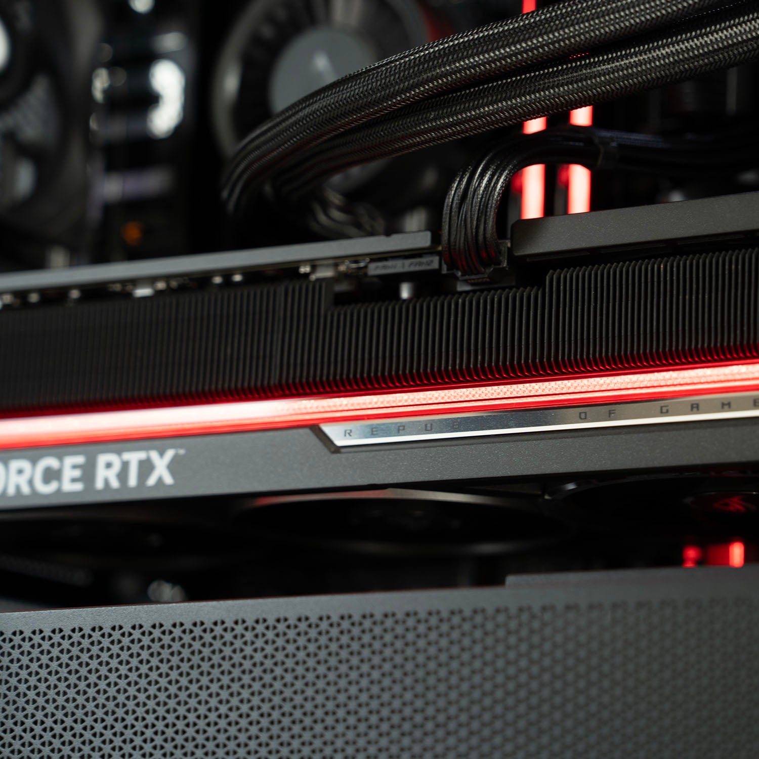 Custom Black Gaming PC – AMD Ryzen 7 9850X3D ASUS ROG Astral RTX 5090 32GB Okinos Air Cross Black