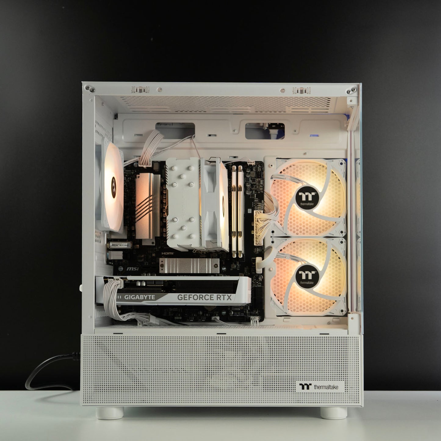 AMD Gaming PC | RYZEN 5 8400F | RTX 5060 8GB | 32GB DDR5 | 1TB SSD | View 170 White