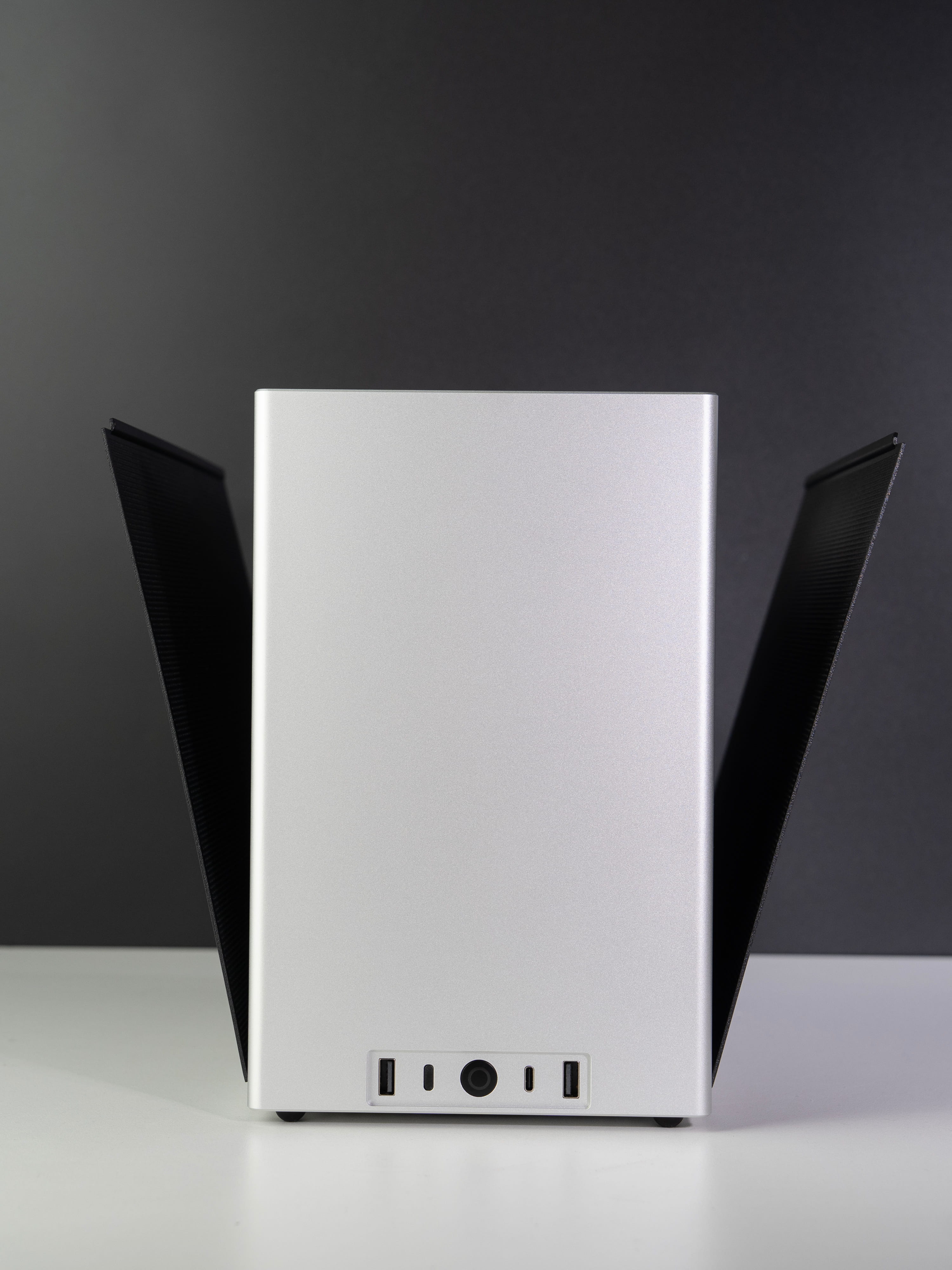Custom SFF Small Form Factor PC – AMD Ryzen 9 9950X3D ASUS TUF RTX 5090 32GB Ncase M2 CNC Aluminium Silver Black