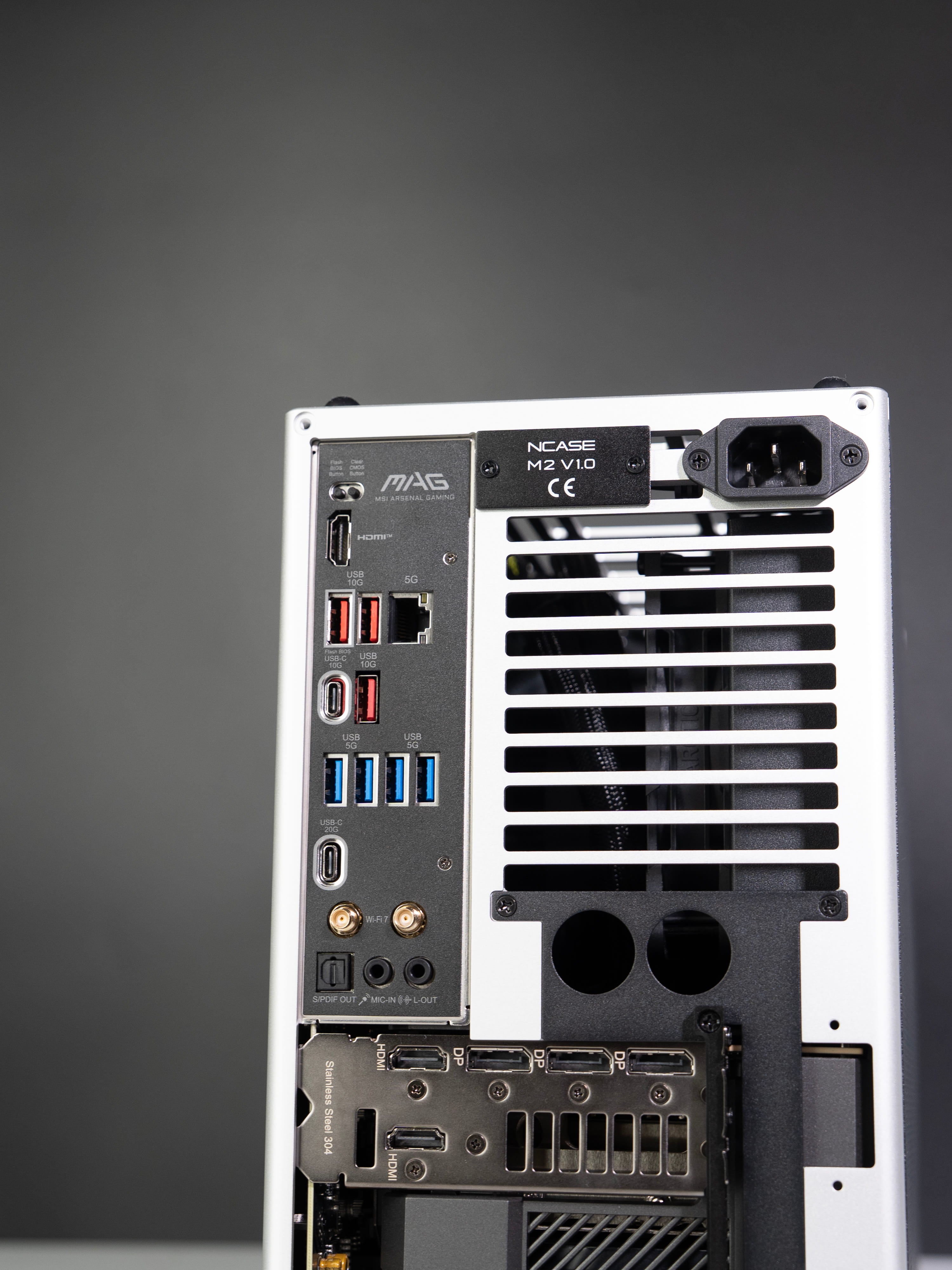 Custom SFF Small Form Factor PC – AMD Ryzen 9 9950X3D ASUS TUF RTX 5090 32GB Ncase M2 CNC Aluminium Silver Black